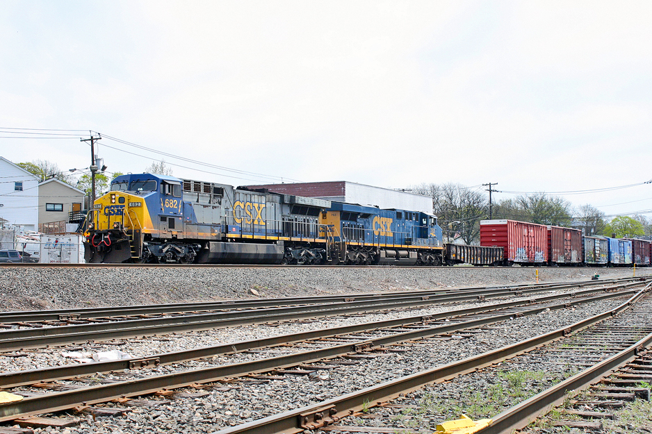 CSX 682 on Q-410